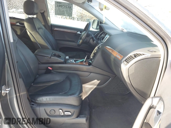 2014 Audi Q7 3.0T S line Prestige with VIN WA1DGAFE5ED010250, listed as a IAAI auction lot 41257093 with 131,001 mi miles. Bid and sale history available at carsss.com. Image 5.