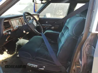 1988 Mercury Grand Marquis GS z VIN 2MEBM74F1JX664779, wystawiony jako Copart lot #76826594 z przebiegiem Nie podano mil oraz Szkody całkowita. Historia ofert i sprzedaży dostępna na DreamBid. Obrazek 7.