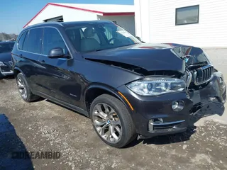 2015 BMW X5 xDrive35i z VIN 5UXKR0C51F0P12837, wystawiony jako IAAI lot #41639886 z przebiegiem 99 272 mil mil oraz . Historia ofert i sprzedaży dostępna na DreamBid. Obrazek 1.