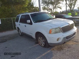 2004 Lincoln Navigator Luxury with VIN 5LMFU27RX4LJ34879, listed as a IAAI auction lot 42024945 with 154,667 mi miles. Bid and sale history available at carsss.com. Image 6.