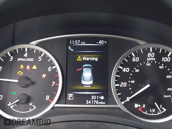 2017 Nissan Sentra SR with VIN 3N1AB7AP7HY342570, listed as a IAAI auction lot 42289320 with 34,176 mi miles and . Bid and sale history available at DreamBid. Image 7.