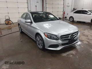2015 Mercedes-Benz C 300 z VIN 55SWF4JB3FU057348, wystawiony jako IAAI lot #41228242 z przebiegiem 126 294 mil mil oraz . Historia ofert i sprzedaży dostępna na DreamBid. Obrazek 1.