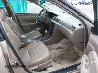 2001 Toyota Camry CE with VIN 4T1BG22K91U016864, listed as a IAAI auction lot 42068573 with 251,307 mi miles. Bid and sale history available at carsss.com. Image 5.