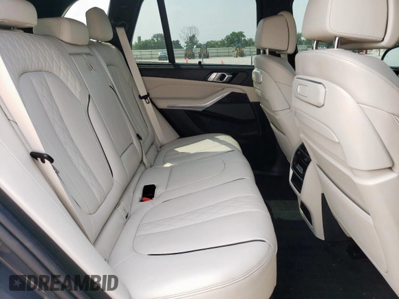 2025 BMW X5 xDrive40i z VIN 5UX23EU02S9Z67262, wystawiony jako Copart lot #56757915 z przebiegiem 2 538 mil mil oraz Szkoda całkowita • Salvage title. Historia ofert i sprzedaży dostępna na DreamBid. Obrazek 11.
