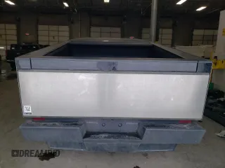 2024 Tesla Cybertruck z VIN 7G2CEHEDXRA010522, wystawiony jako Copart lot #43239515 z przebiegiem Nie podano mil oraz Szkoda całkowita • Salvage title. Historia ofert i sprzedaży dostępna na DreamBid. Obrazek 6.