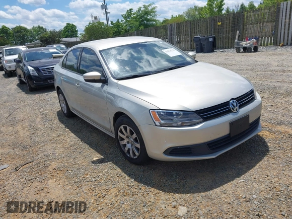 2011 Volkswagen Jetta SE z VIN 3VWDZ7AJ6BM050759, wystawiony jako IAAI lot #42214279 z przebiegiem 234 511 mil mil oraz . Historia ofert i sprzedaży dostępna na DreamBid. Obrazek 1.