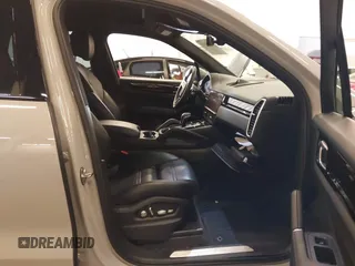 2021 Porsche Cayenne z VIN WP1AA2AY2MDA02282, wystawiony jako IAAI lot #41960123 z przebiegiem 31 608 mil mil oraz . Historia ofert i sprzedaży dostępna na DreamBid. Obrazek 5.