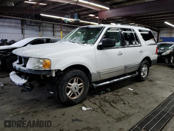 2005 Ford Expedition Special Service with VIN 1FMPU16565LA52584, listed as a Copart auction lot 82121934 with 184,558 mi miles and Salvage Title. Bid and sale history available at carsss.com. Image 1.