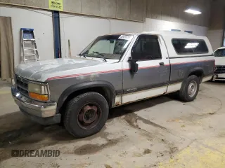 1993 Dodge Dakota S z VIN 1B7FL26X1PS131969, wystawiony jako Copart lot #45938475 z przebiegiem 192 210 mil mil oraz Czysty tytuł • Clean title. Historia ofert i sprzedaży dostępna na DreamBid. Obrazek 1.