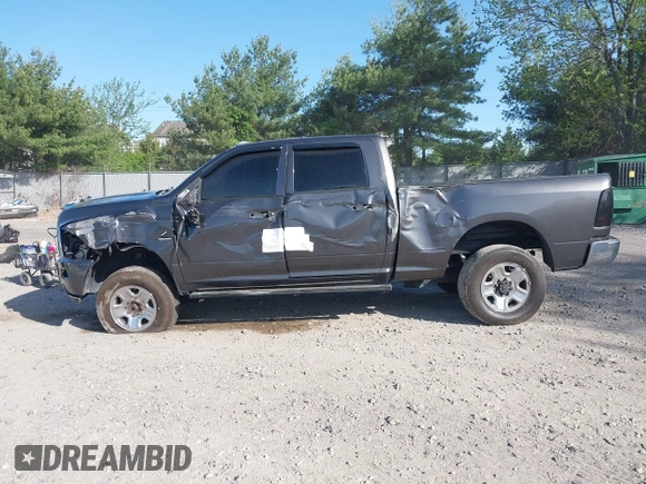 2018 Ram 2500 Tradesman z VIN 3C6UR5CL1JG390282, wystawiony jako IAAI lot #42133001 z przebiegiem 256 087 mil mil oraz . Historia ofert i sprzedaży dostępna na DreamBid. Obrazek 14.