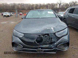 2024 Mercedes-Benz EQE 350 z VIN W1KEG1CB9RF055390, wystawiony jako IAAI lot #41880863 z przebiegiem 4648 mil mil oraz . Historia ofert i sprzedaży dostępna na DreamBid. Obrazek 12.