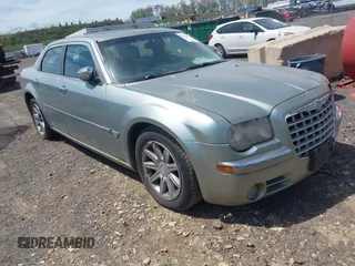 2005 Chrysler 300 with VIN 2C3AA63H65H522824, listed as a IAAI auction lot 42133787 with 266,724 mi miles. Bid and sale history available at carsss.com. Image 1.