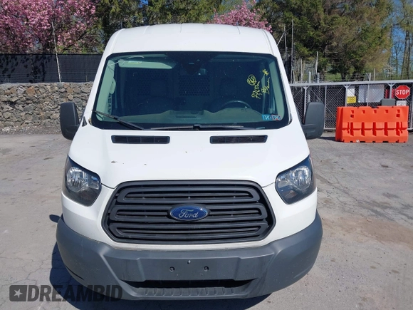 2018 Ford Transit z VIN 1FTYR2CM1JKB39451, wystawiony jako IAAI lot #42150658 z przebiegiem 77 688 mil mil oraz . Historia ofert i sprzedaży dostępna na DreamBid. Obrazek 12.