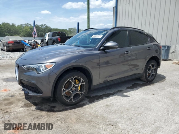 2018 Alfa Romeo Stelvio Ti Sport z VIN ZASFAKNN8J7B86006, wystawiony jako Copart lot #55559705 z przebiegiem 48 588 mil mil oraz Szkoda całkowita • Salvage title. Historia ofert i sprzedaży dostępna na DreamBid. Obrazek 1.