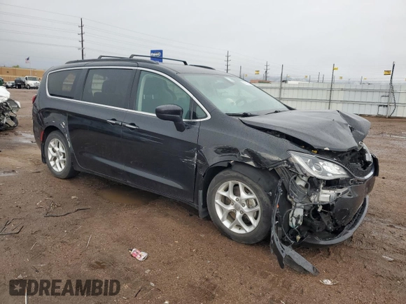 2017 Chrysler Pacifica Touring L z VIN 2C4RC1BG0HR780064, wystawiony jako Copart lot #56213165 z przebiegiem 64 768 mil mil oraz Szkoda całkowita • Salvage title. Historia ofert i sprzedaży dostępna na DreamBid. Obrazek 4.