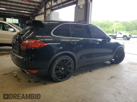 2012 Porsche Cayenne Turbo z VIN WP1AC2A24CLA81660, wystawiony jako Copart lot #58200545 z przebiegiem 161 651 mil mil oraz Czysty tytuł • Clean title. Historia ofert i sprzedaży dostępna na DreamBid. Obrazek 3.