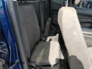 2019 GMC Canyon 2WD Elevation z VIN 1GTH5CEN0K1113034, wystawiony jako Copart lot #59166895 z przebiegiem 207 100 mil mil oraz Szkoda całkowita • Salvage title. Historia ofert i sprzedaży dostępna na DreamBid. Obrazek 10.