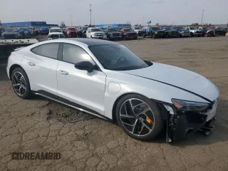 2024 Audi RS e-tron GT z VIN WAUBHBFW5R7900466, wystawiony jako Copart lot #77434014 z przebiegiem 5257 mil mil oraz Szkody całkowita. Historia ofert i sprzedaży dostępna na DreamBid. Obrazek 4.
