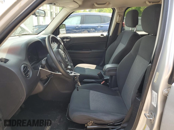 2011 Jeep Patriot Latitude z VIN 1J4NF1GB5BD169390, wystawiony jako Copart lot #60329775 z przebiegiem 207 126 mil mil oraz Czysty tytuł • Clean title. Historia ofert i sprzedaży dostępna na DreamBid. Obrazek 7.
