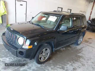2008 Jeep Patriot Sport z VIN 1J8FT28W68D664256, wystawiony jako IAAI lot #42269345 z przebiegiem 150 138 mil mil oraz . Historia ofert i sprzedaży dostępna na DreamBid. Obrazek 2.