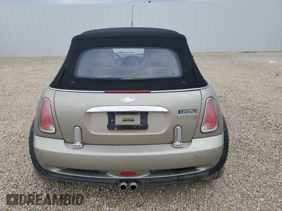 2007 MINI Convertible S z VIN WMWRH33557TL95520, wystawiony jako Copart lot #47685045 z przebiegiem 95 619 mil mil oraz Czysty tytuł • Clean title. Historia ofert i sprzedaży dostępna na DreamBid. Obrazek 6.