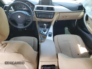 2017 BMW 3 Series 320i z VIN WBA8E1G3XHNU18555, wystawiony jako Copart lot #57665275 z przebiegiem Nie podano mil oraz Szkoda całkowita • Salvage title. Historia ofert i sprzedaży dostępna na DreamBid. Obrazek 8.