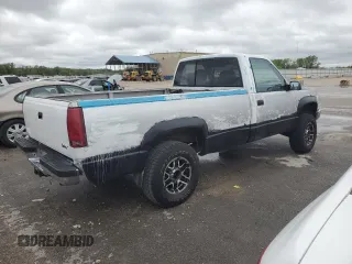 1989 GMC Sierra 2500 z VIN 1GTGK24K8KE532683, wystawiony jako Copart lot #51434114 z przebiegiem 79 134 mil mil oraz Szkody całkowita. Historia ofert i sprzedaży dostępna na DreamBid. Obrazek 3.