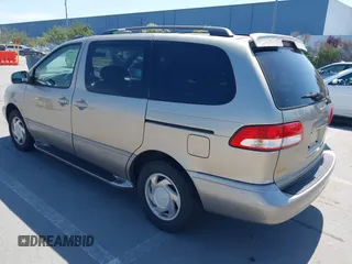 2001 Toyota Sienna LE with VIN 4T3ZF13C21U397063, listed as a IAAI auction lot 42033574 with 219,783 mi miles. Bid and sale history available at carsss.com. Image 3.