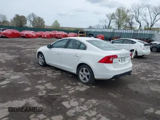 2013 Volvo S60 T5 Premier with VIN YV1612FS8D2209129, listed as a IAAI auction lot 41973705 with 85,947 mi miles. Bid and sale history available at carsss.com. Image 3.