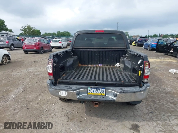 2013 Toyota Tacoma with VIN 3TMLU4EN5DM107500, listed as a IAAI auction lot 42733914 with Not provided miles and . Bid and sale history available at DreamBid. Image 17.