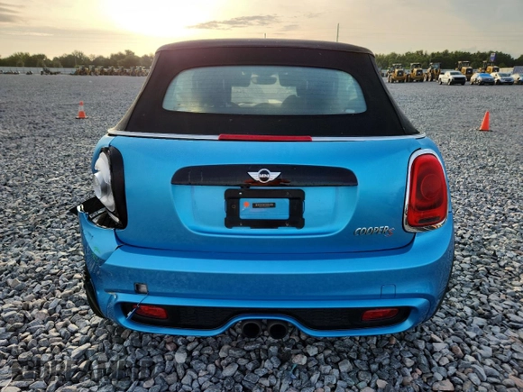 2018 MINI Convertible Cooper S с VIN WMWWG9C58J3E39013, выставлен на аукционе Copart как лот 58946435 с пробегом 66 992 миль миль и На запчасти • Non repairable. История ставок и продаж доступна на DreamBid. Изображение 6.