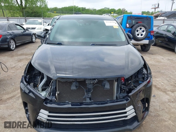 2019 Toyota Highlander LE z VIN 5TDZZRFH3KS313011, wystawiony jako IAAI lot #42140309 z przebiegiem 129 487 mil mil oraz . Historia ofert i sprzedaży dostępna na DreamBid. Obrazek 13.