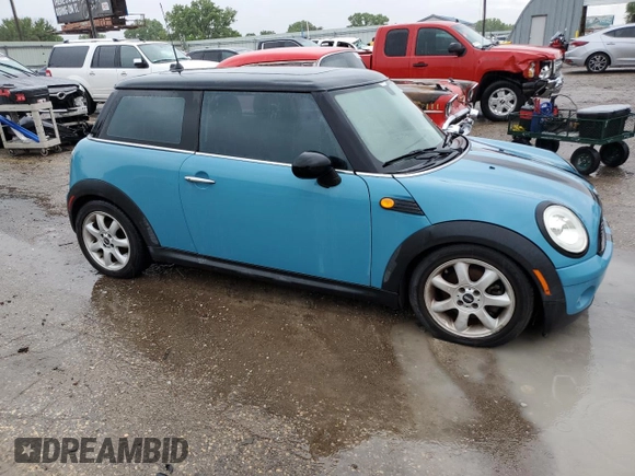 2009 MINI Hardtop z VIN WMWMF33539TT69470, wystawiony jako Copart lot #59624825 z przebiegiem 132 959 mil mil oraz Szkoda całkowita • Salvage title. Historia ofert i sprzedaży dostępna na DreamBid. Obrazek 4.