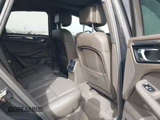2019 Porsche Macan z VIN WP1AA2A56KLB01549, wystawiony jako IAAI lot #41748026 z przebiegiem 73 566 mil mil oraz . Historia ofert i sprzedaży dostępna na DreamBid. Obrazek 8.