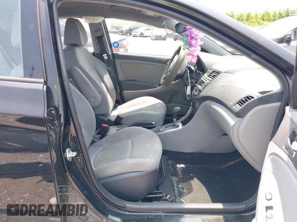 2017 Hyundai Accent SE z VIN KMHCT4AE1HU342868, wystawiony jako IAAI lot #42403205 z przebiegiem 54 890 mil mil oraz . Historia ofert i sprzedaży dostępna na DreamBid. Obrazek 5.