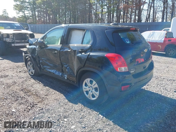 2017 Chevrolet Trax LS with VIN 3GNCJKSB0HL158137, listed as a IAAI auction lot 41856941 with 33,619 mi miles. Bid and sale history available at carsss.com. Image 3.