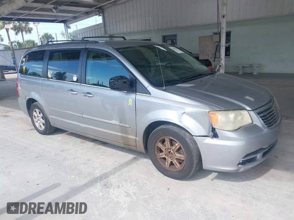2013 Chrysler Town & Country Touring z VIN 2C4RC1BG0DR658041, wystawiony jako IAAI lot #42498154 z przebiegiem 141 626 mil mil oraz . Historia ofert i sprzedaży dostępna na DreamBid. Obrazek 1.