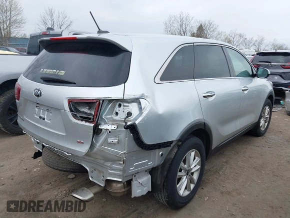 2019 Kia Sorento LX with VIN 5XYPG4A35KG580742, listed as a IAAI auction lot 42064745 with 80,741 mi miles. Bid and sale history available at carsss.com. Image 4.