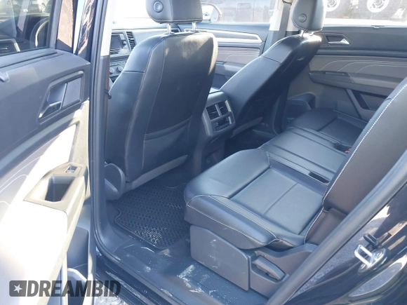 2022 Volkswagen Atlas SE with VIN 1V2DP2CA4NC532255, listed as a IAAI auction lot 41596701 with 33,352 mi miles and . Bid and sale history available at DreamBid. Image 8.