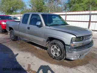2000 Chevrolet Silverado 1500 LS with VIN 2GCEC19T8Y1276958, listed as a IAAI auction lot 41748779 with 1 mi miles. Bid and sale history available at carsss.com. Image 1.