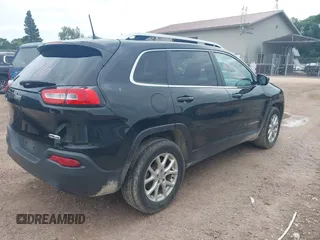 2016 Jeep Cherokee Latitude z VIN 1C4PJMCB9GW169893, wystawiony jako IAAI lot #42707976 z przebiegiem 128 241 mil mil oraz . Historia ofert i sprzedaży dostępna na DreamBid. Obrazek 4.
