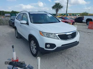 2011 Kia Sorento EX with VIN 5XYKUDA22BG008845, listed as a IAAI auction lot 41911107 with 207,362 mi miles. Bid and sale history available at carsss.com. Image 1.