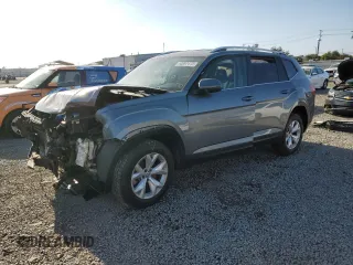 2018 Volkswagen Atlas SE with VIN 1V2KR2CA0JC576975, listed as a Copart auction lot 53897475 with 102,651 mi miles and Salvage title. Bid and sale history available at DreamBid. Image 1.