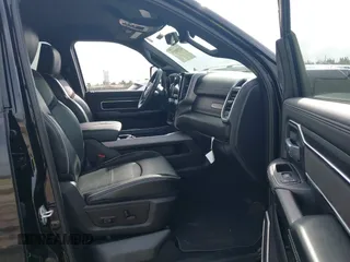 2024 Ram 2500 Laramie z VIN 3C6UR5FL3RG141327, wystawiony jako IAAI lot #41390825 z przebiegiem 8 002 mil mil oraz . Historia ofert i sprzedaży dostępna na DreamBid. Obrazek 5.
