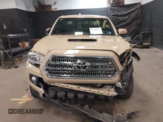 2016 Toyota Tacoma SR with VIN 5TFCZ5AN4GX033255, listed as a IAAI auction lot 41920633 with 71,681 mi miles and . Bid and sale history available at carsss.com. Image 12.