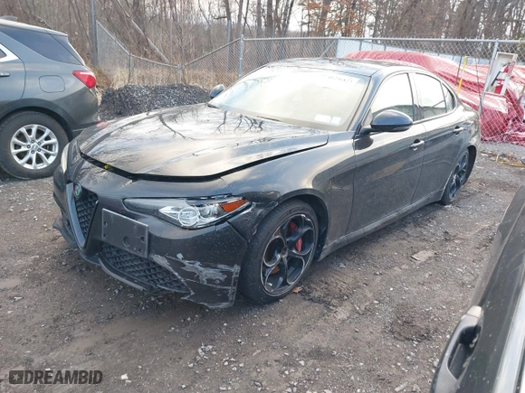 2017 Alfa Romeo Giulia Ti with VIN ZARFAEEN7H7561233, listed as a IAAI auction lot 41236823 with 51,062 mi miles. Bid and sale history available at carsss.com. Image 17.