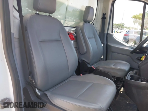 2019 Ford Transit z VIN 1FDBF8ZM6KKA67975, wystawiony jako IAAI lot #42294894 z przebiegiem 108 670 mil mil oraz . Historia ofert i sprzedaży dostępna na DreamBid. Obrazek 8.