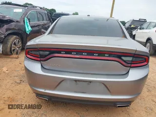 2015 Dodge Charger SE z VIN 2C3CDXBGXFH812970, wystawiony jako IAAI lot #42302350 z przebiegiem 204 107 mil mil oraz . Historia ofert i sprzedaży dostępna na DreamBid. Obrazek 16.