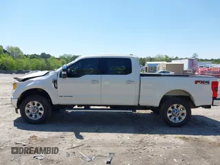2017 Ford F-250 Lariat z VIN 1FT7W2BT4HEB67122, wystawiony jako IAAI lot #41992637 z przebiegiem 148 187 mil mil oraz . Historia ofert i sprzedaży dostępna na DreamBid. Obrazek 14.