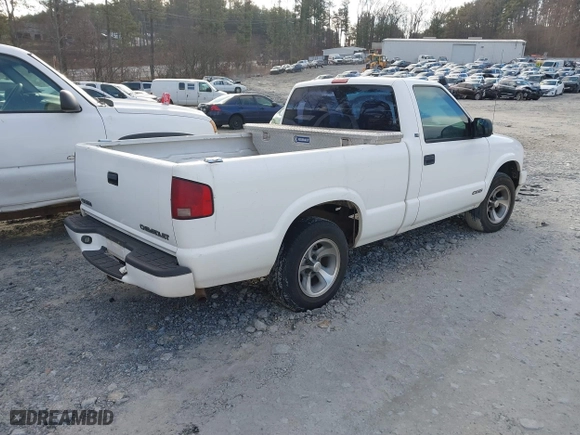 2000 Chevrolet S-10 LS with VIN 1GCCS1459YK284084, listed as a IAAI auction lot 41264083 with 218,911 mi miles. Bid and sale history available at carsss.com. Image 4.